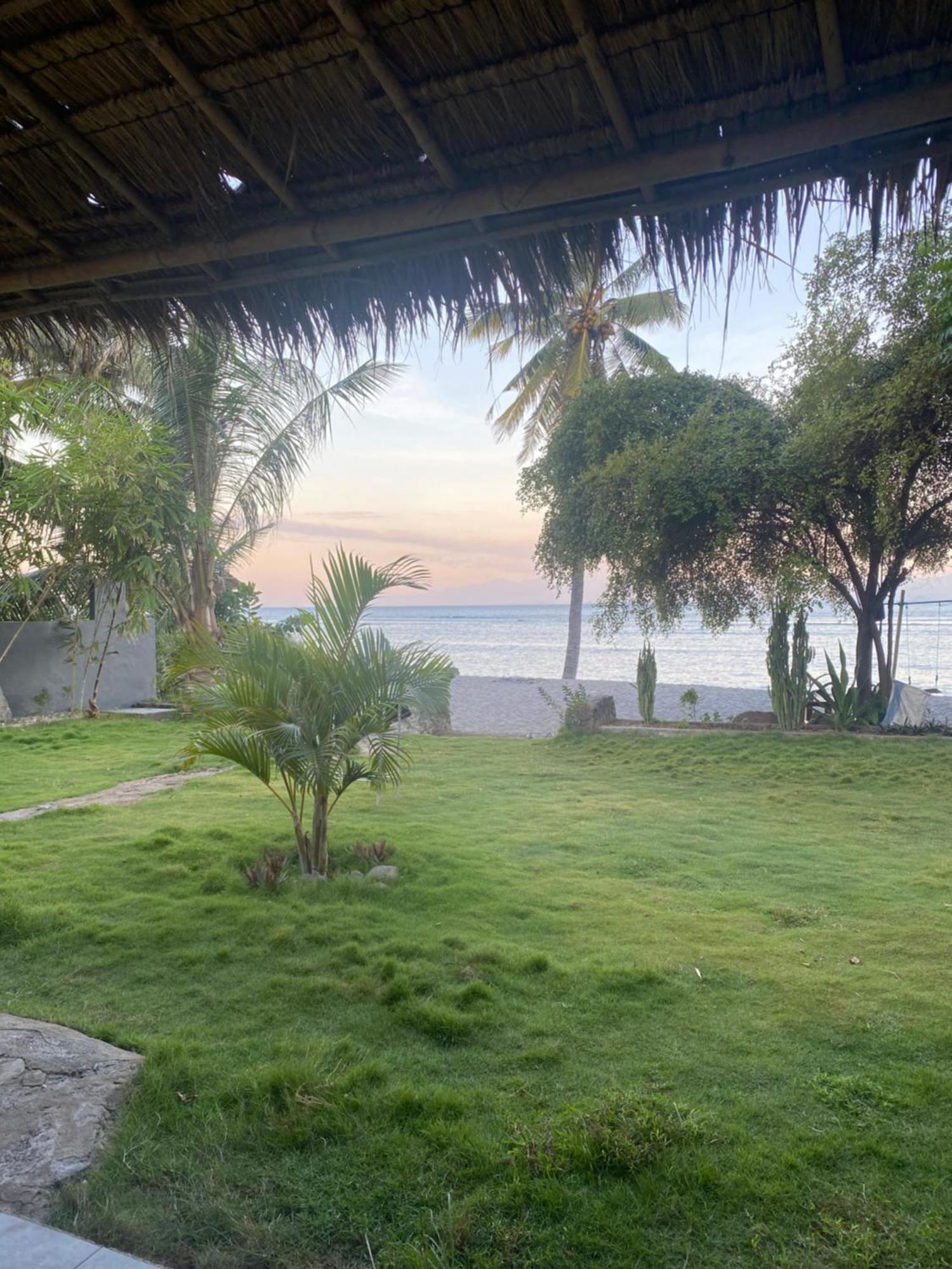 East Lombok Dive Hotel - 3 Private Rooms On The Beach Labuhan Pandan Exterior photo